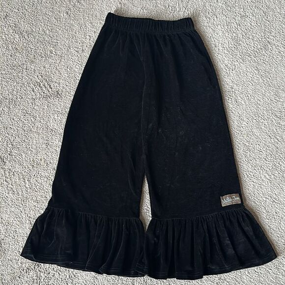 Matilda Jane Big Ruffle Black Velvet Cropped Pants! - Picture 14 of 16